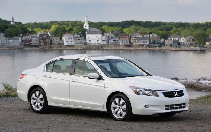 Широкоформатные обои На море Honda Accord 2008, На море Хонда Аккорд (Honda Accord 2008)