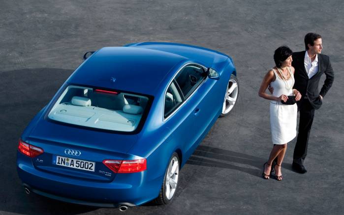 Широкоформатные обои Пара у Audi A5, Пара у Ауди А5 (Audi A5)