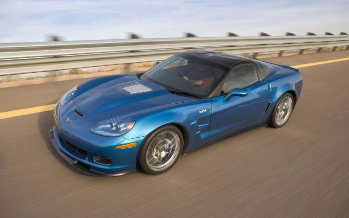 Широкоформатные обои На трассе Chevrolet Corvette ZR1, На трассе Шевроле Корвет (Chevrolet Corvette ZR1 2009)